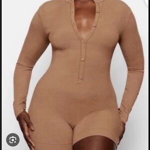 SKIMS Ribbed Long-Sleeve Henley Romper in Camel
